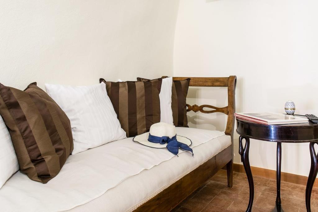 Lyon Apartment Anfiteatro Square, Lucca Exterior photo